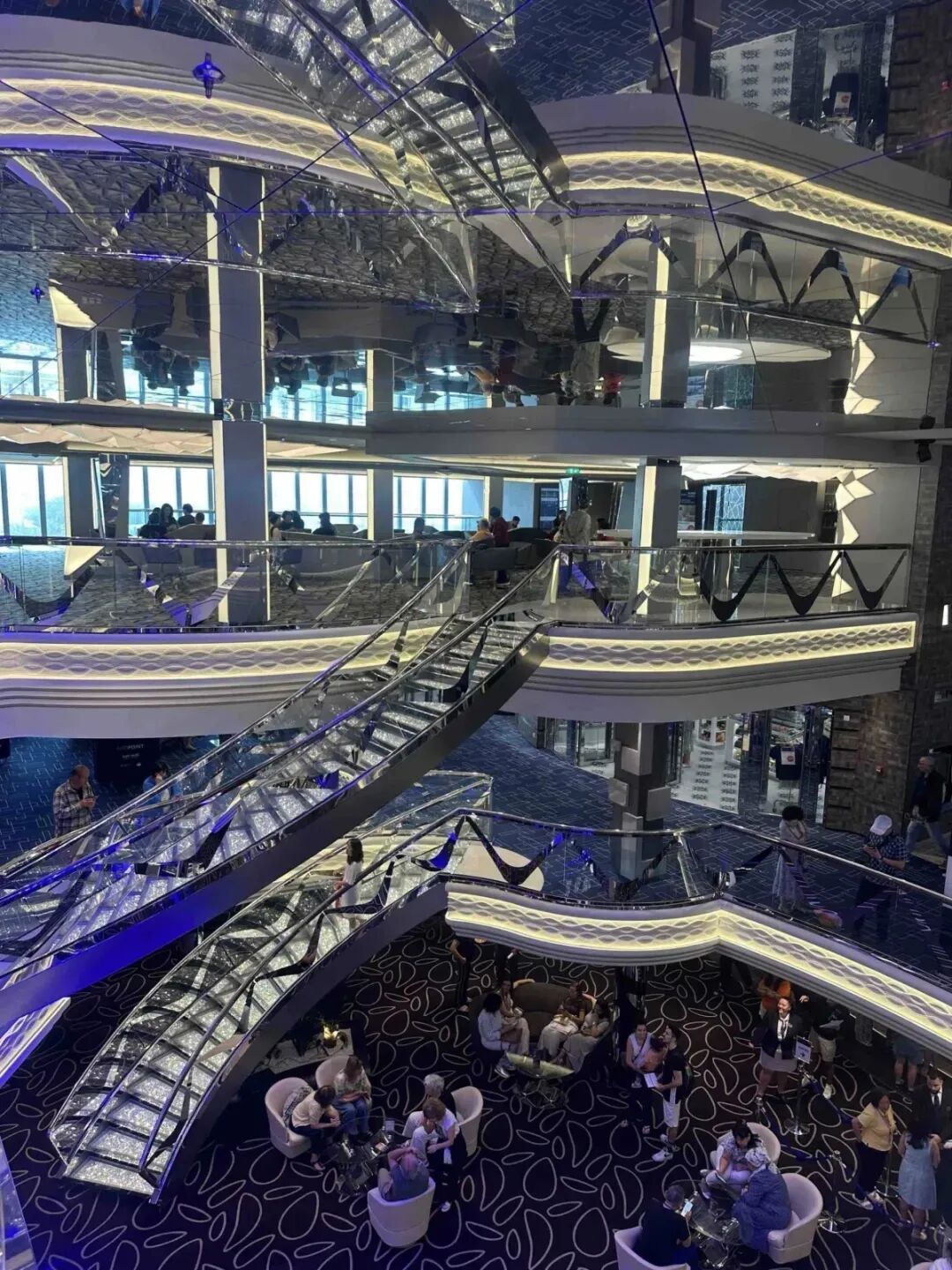 受中东局势影响,宁波32人旅游团滞留迪拜!浙江商户急寻新出路 受中东局势影响,宁波32人旅游团滞留迪拜!浙江商户急寻新出路