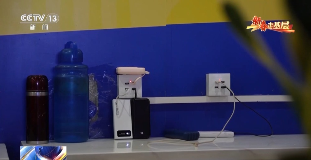 新春走基层丨跟随外卖小哥穿行华强北 见证一杯咖啡里的活力中国 新春走基层丨跟随外卖小哥穿行华强北 见证一杯咖啡里的活力中国