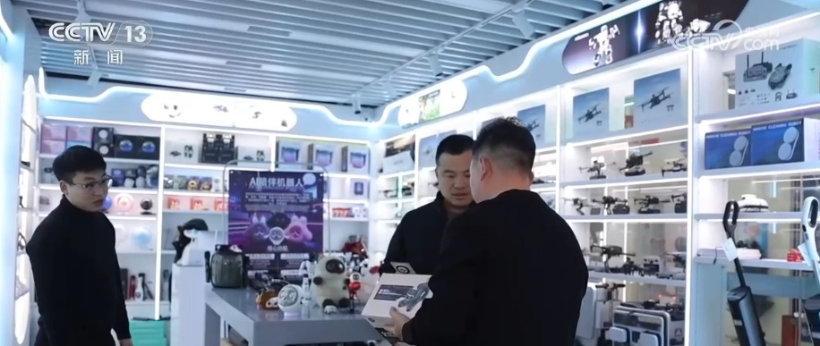 从“黑科技”到“新玩伴” AI玩具走俏撬动消费新风口