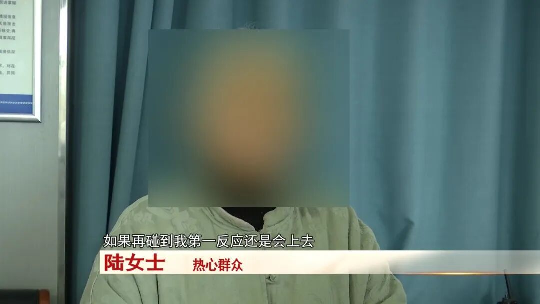 暖心又惊险一幕！民警追捕嫌犯，热心大姐挺身而出…赞！