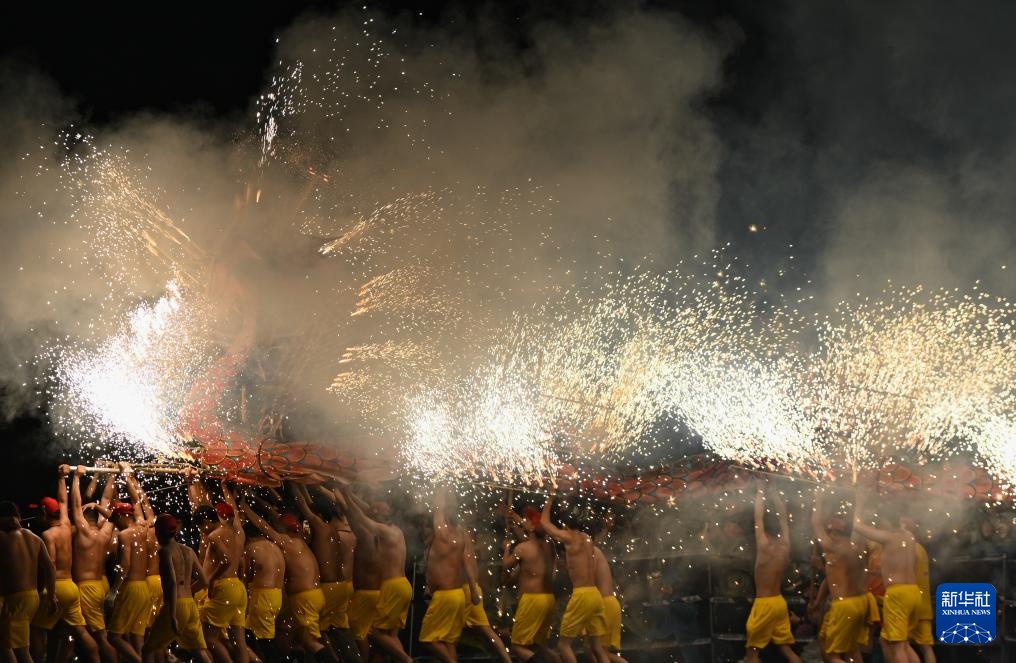 舞火龙 闹元宵 舞火龙 闹元宵