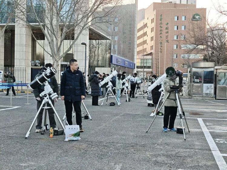 红月映元宵！专家解读元宵节遇上月全食：下次要等46年