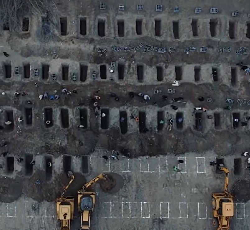 让人心碎的照片：伊朗160多名小学生集体下葬，美以袭击已致787伊朗人死亡