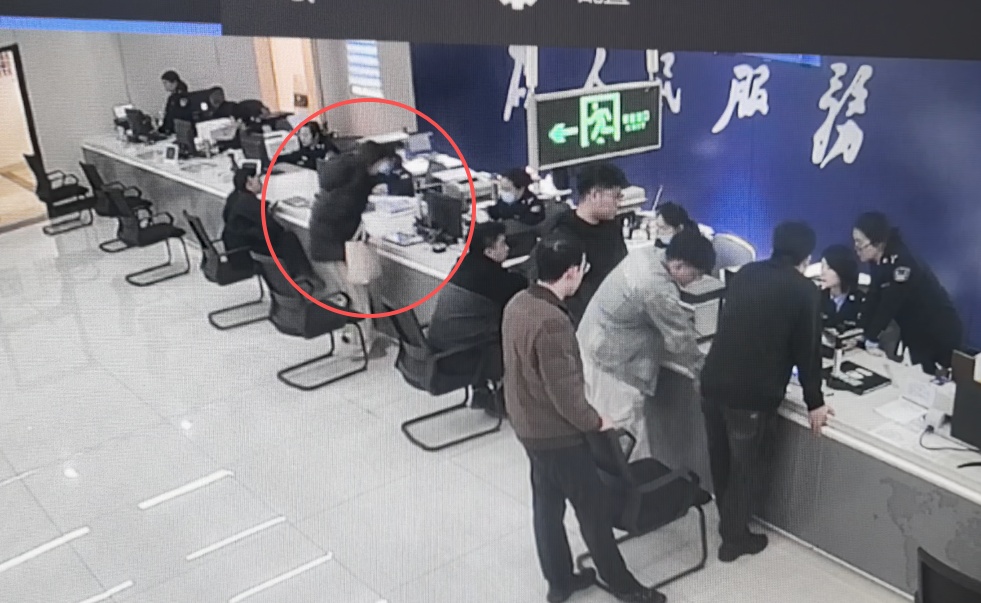 “我只记得妈妈的名字”