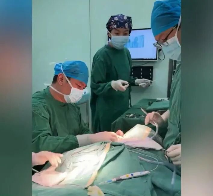 打耳洞长出“肉疙瘩”?医生道出真相,同时提醒:这些人群要小心! 打耳洞长出“肉疙瘩”?医生道出真相,同时提醒:这些人群要小心!