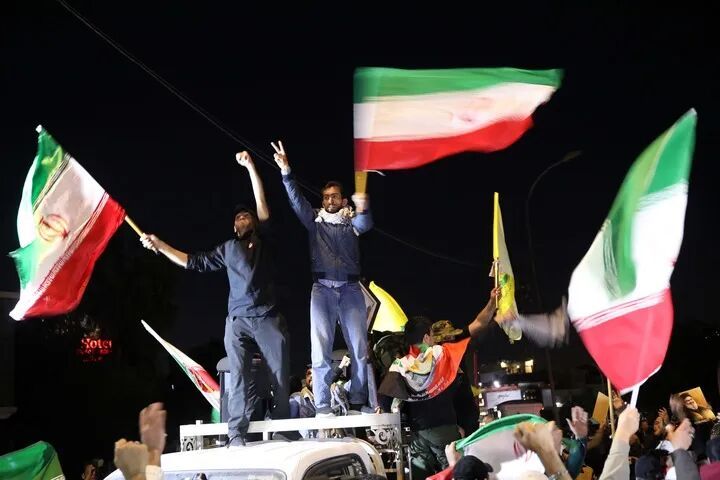 以军向伊总统府等处投掷“大量弹药”，伊朗袭击美驻沙特使馆，最新动态→