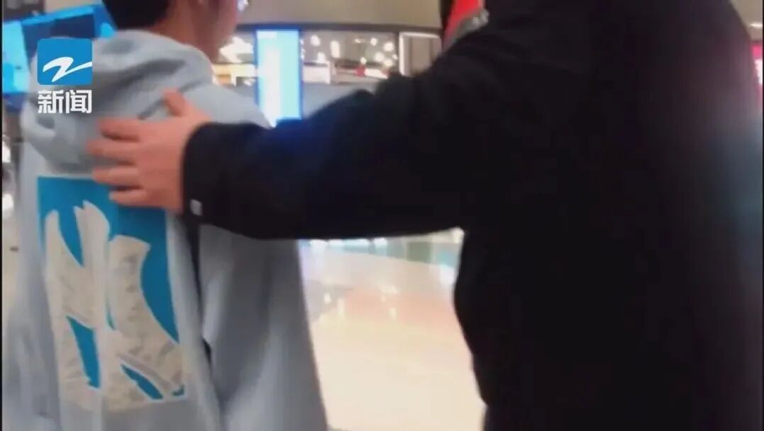 “想先斩后奏！” 大家忙着开学，一名学生却瞒着父母飞韩国，出国原因太可笑！