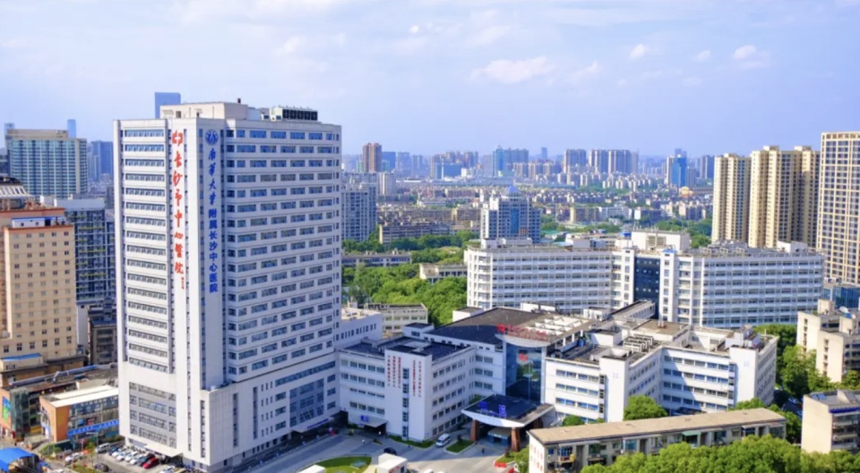 老人将水仙花捡回家被儿媳妇炒了菜，一家五口中毒呕吐，医生：若误食可大量喝水并就医