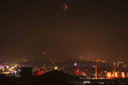 “红月亮”闹元宵，下一次是2072年