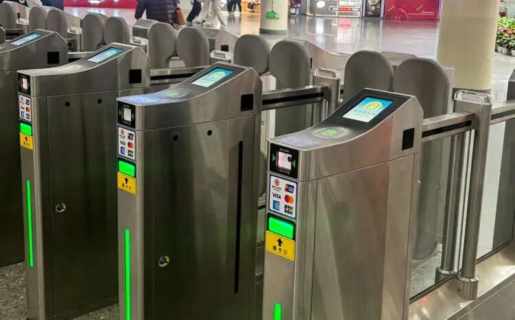 上海地铁新版纸质票出站不用塞车票！扫码即走不用回收，你用对了吗