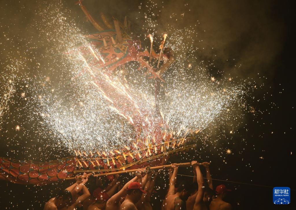 舞火龙 闹元宵 舞火龙 闹元宵