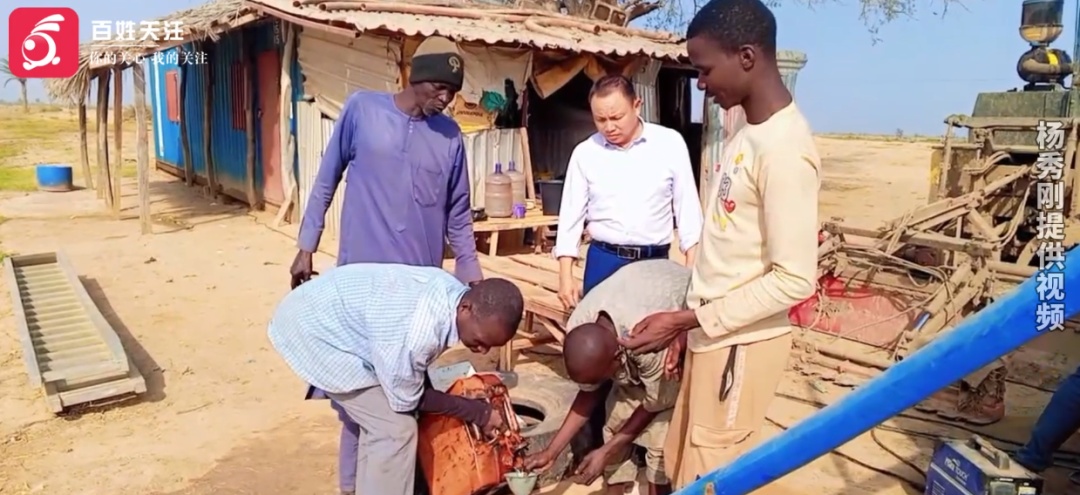 这不是爽文！因为太会种地，贵州大叔在非洲被专人持枪贴身保护