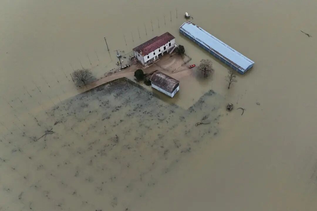 大西洋风暴接连来袭！法国连续40天降雨创纪录