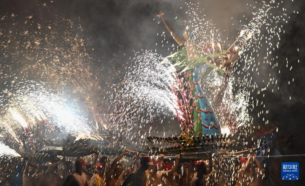 舞火龙 闹元宵 舞火龙 闹元宵