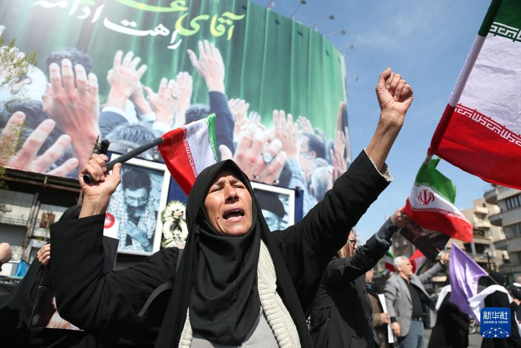 伊朗民众谴责美国和以色列对伊朗的联合军事袭击