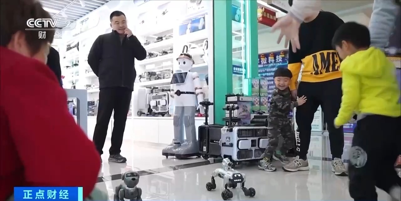 兼顾陪伴和启发思考 AI玩具撬动消费新风口 兼顾陪伴和启发思考 AI玩具撬动消费新风口