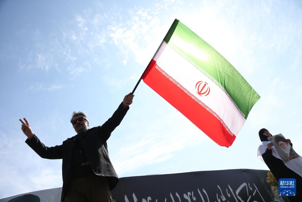 伊朗民众谴责美国和以色列对伊朗的联合军事袭击