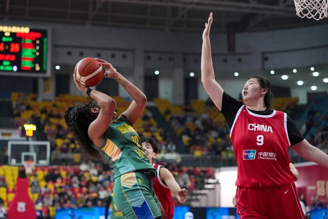 中国女篮加时险胜！