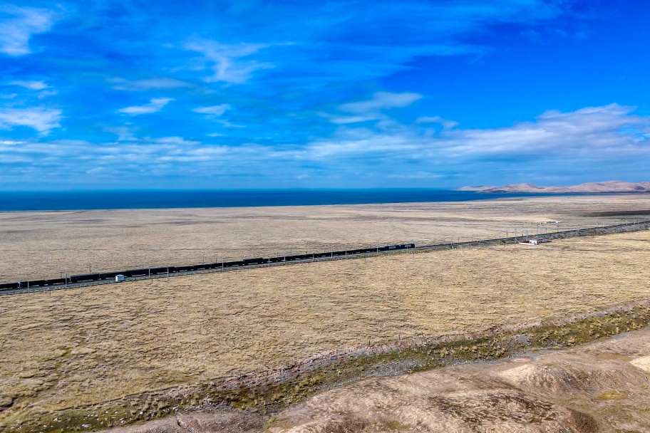 这座车站全国闻名！却只有一个人