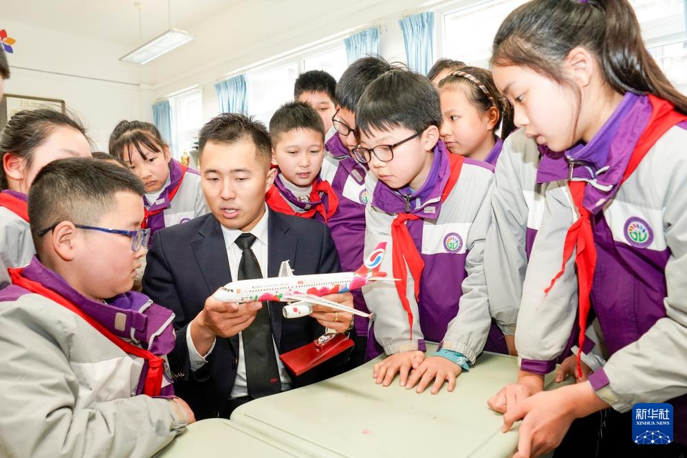 重庆：航空科普融入“开学第一课”