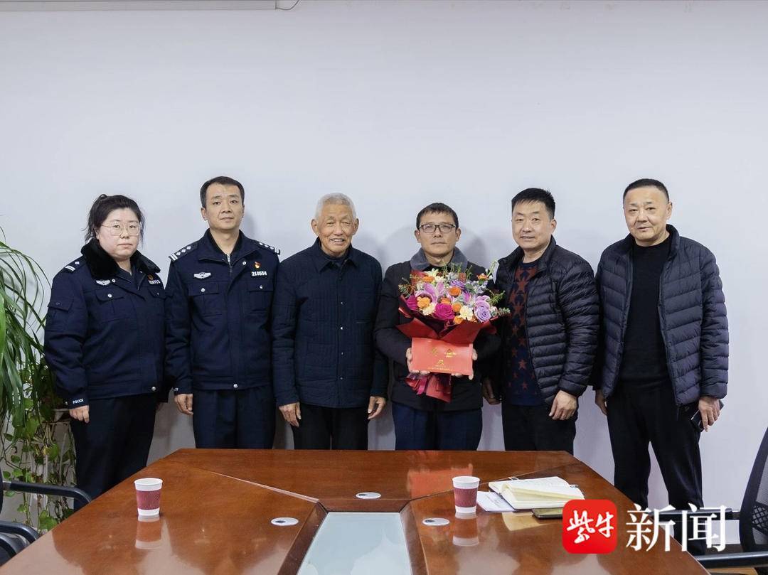 跳入冰冷池塘救人，见义勇为的“二舅”获奖励