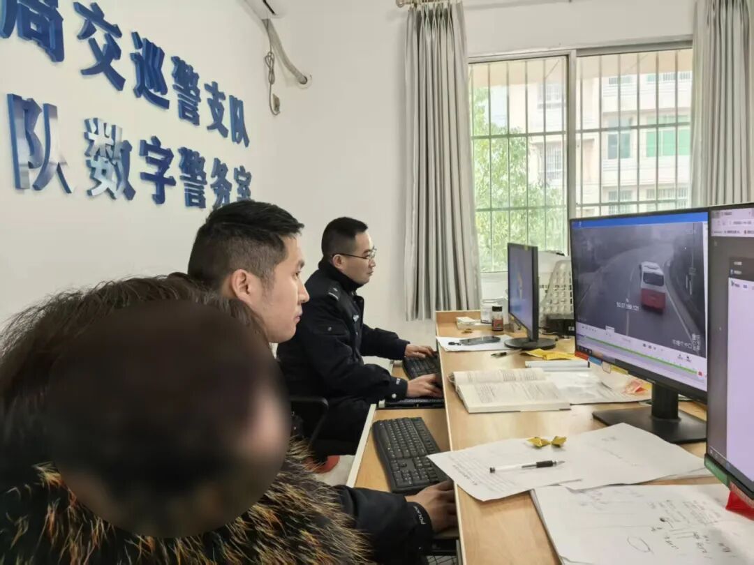 女子称误将17000元现金当垃圾扔掉，民警忙前忙后查了一个多星期，结果……