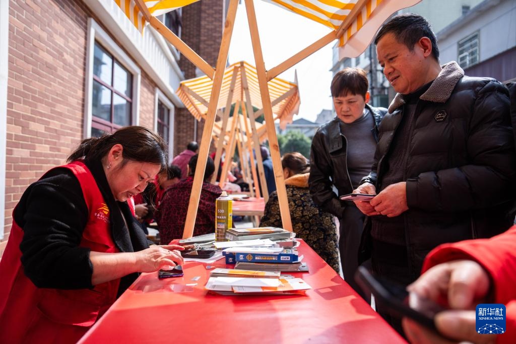 长沙：望城雷锋驿站送温情