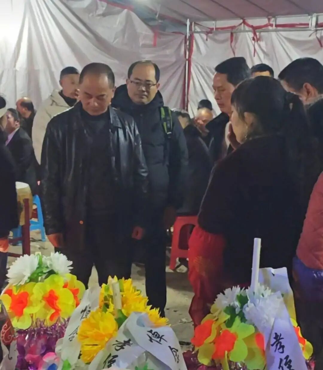 44岁女子返岗途中离世，老板派人奔波2000公里送别