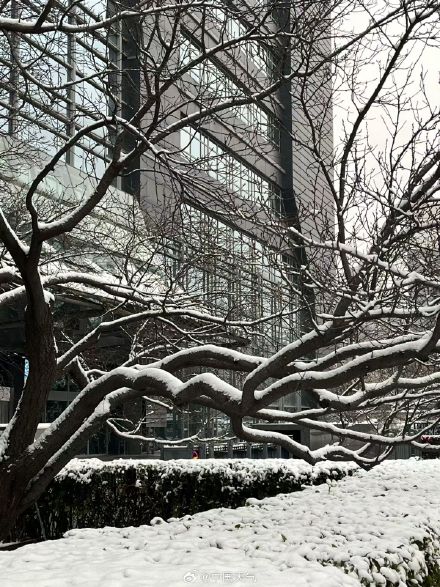 北京部分道路有积雪结冰 今天白天仍有小雪或零星小雪