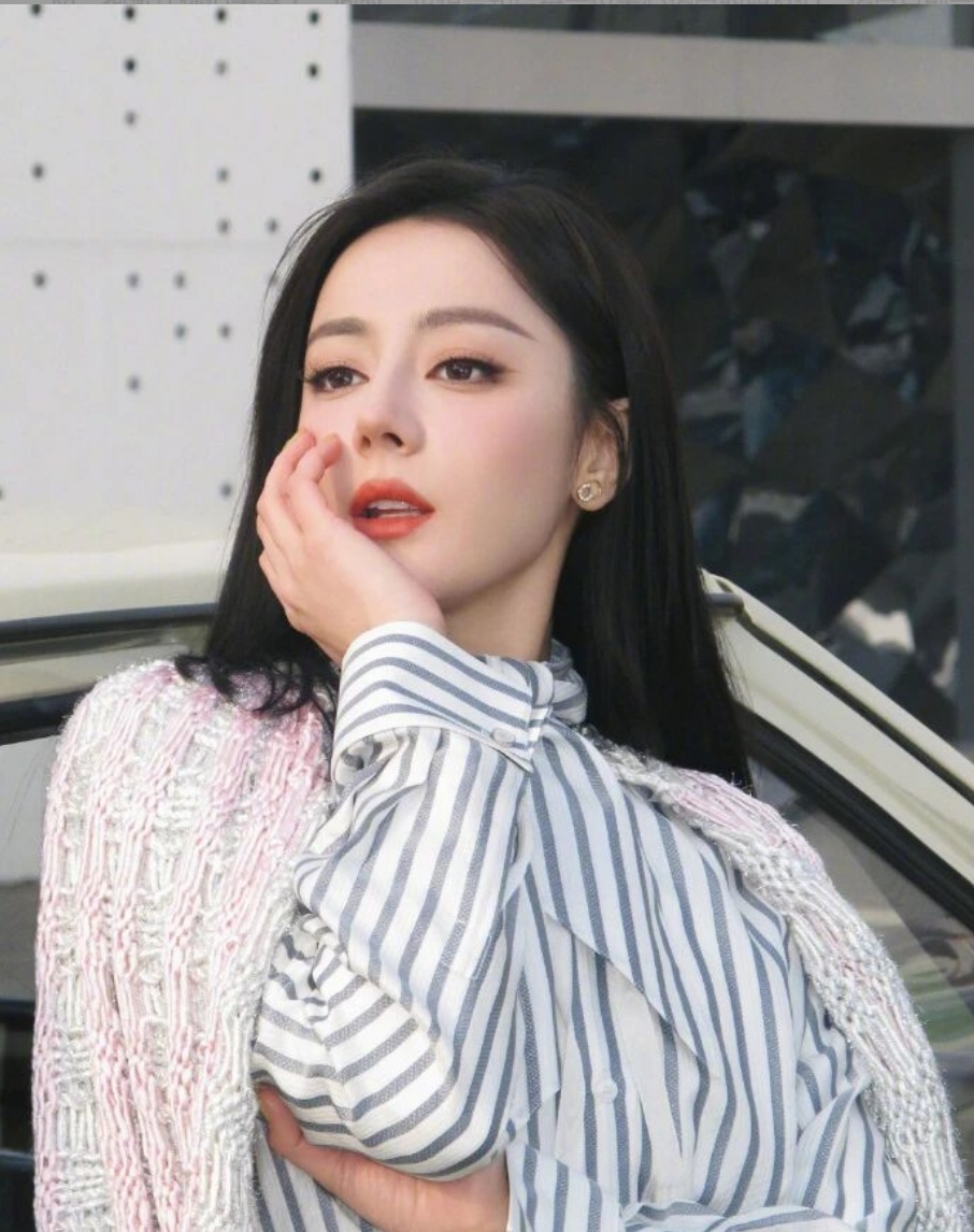 迪丽热巴发文报平安