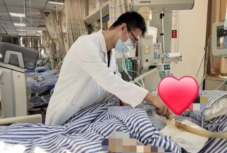 聚会喝了1斤多白酒，台州23岁小伙不省人事……