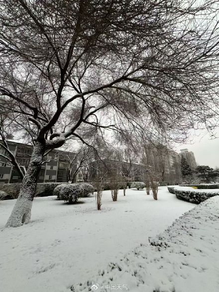 北京部分道路有积雪结冰 今天白天仍有小雪或零星小雪