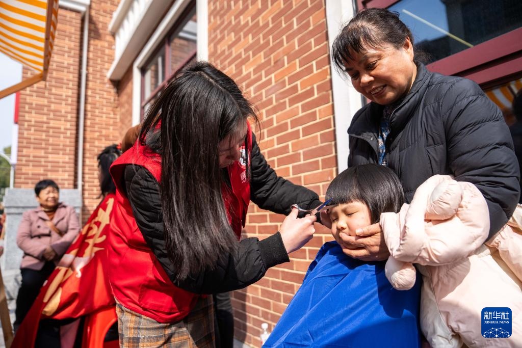 长沙：望城雷锋驿站送温情