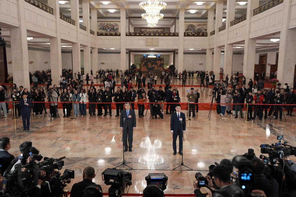 十四届全国人大四次会议首场“代表通道”集中采访活动举行