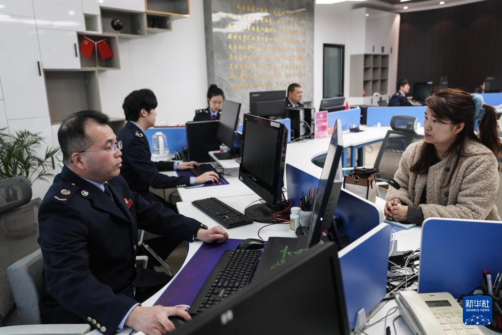 新春走基层丨“雷锋代办站”为群众排忧解难