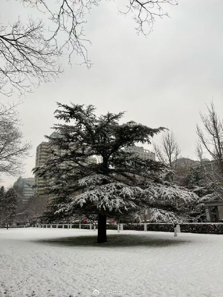 北京部分道路有积雪结冰 今天白天仍有小雪或零星小雪