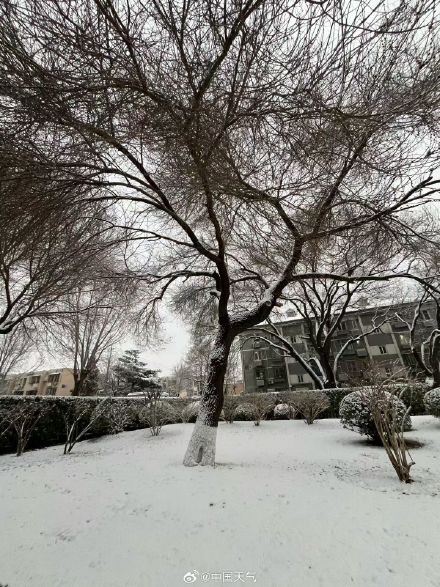 北京部分道路有积雪结冰 今天白天仍有小雪或零星小雪