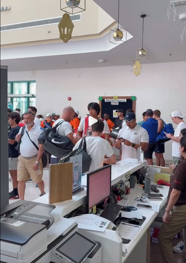 网球比赛因空袭警报取消，两名中国球员滞留阿联酋