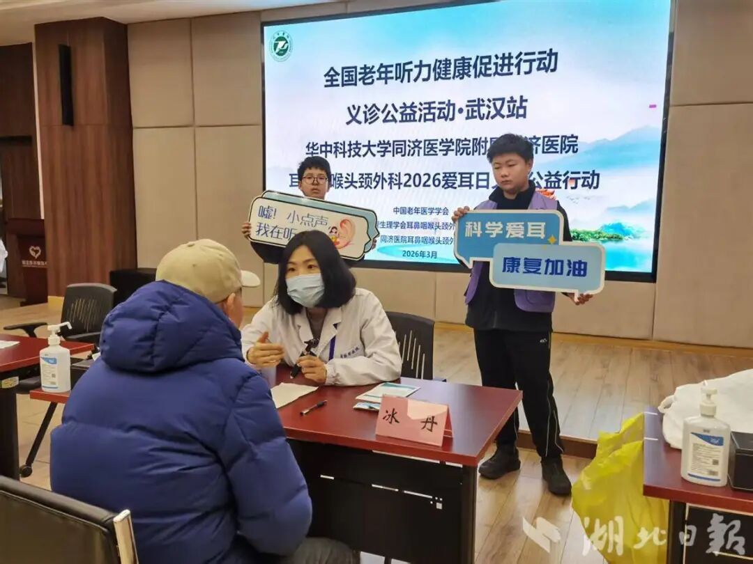 因长期在健身房戴这种耳机，20岁小伙突然耳聋！医生：别超过60分钟