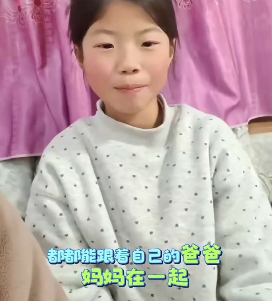 夫妻即将离家务工，10岁女儿悄悄把805元压岁钱放房门口，留下手写信：好舍不得你们走