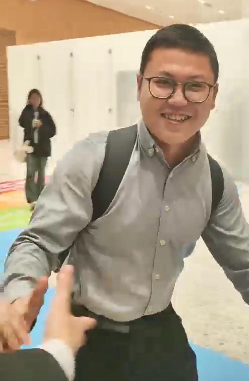 被困伊朗的90后小伙已回到广州，此前全公司为他抢飞机票，当事人：吃碗肠粉压压惊