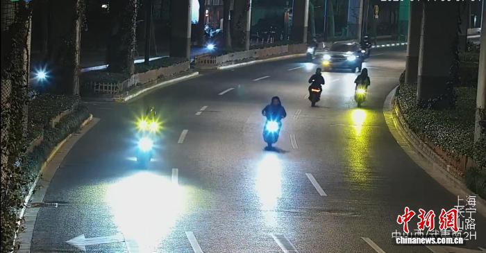 上海警方重拳打击电动自行车非法改装链条