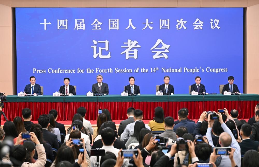 商务部部长：体验型消费增长强劲