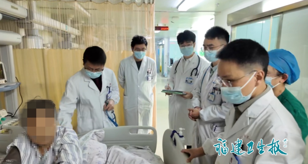 福建49岁高管“胃痛”忍了一晚，差点被夺命！医生警告：一周抢救28人！千万别拖