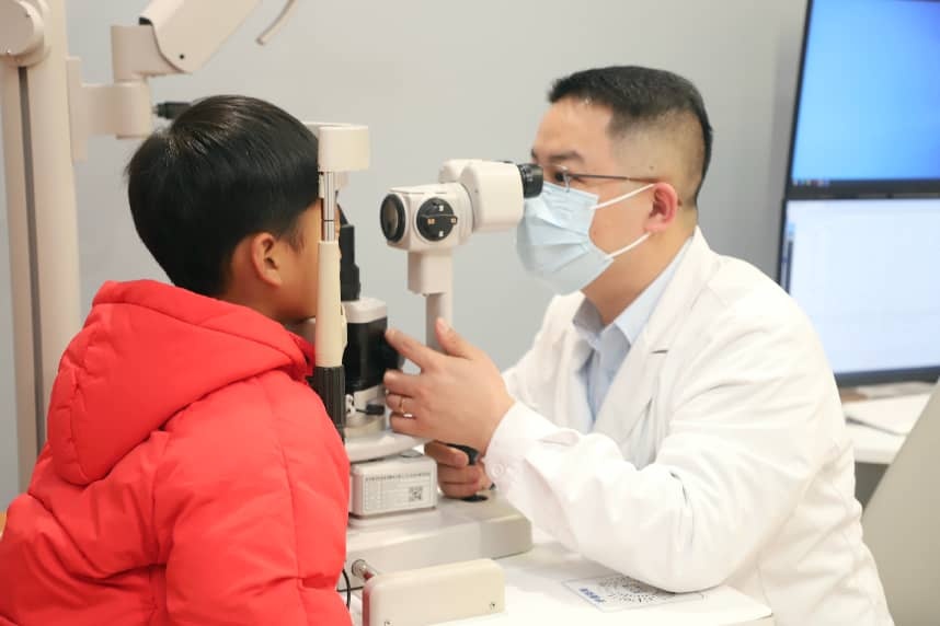 开学季眼科门诊爆满，单日最高1200人，专家：别等孩子看不清才着急