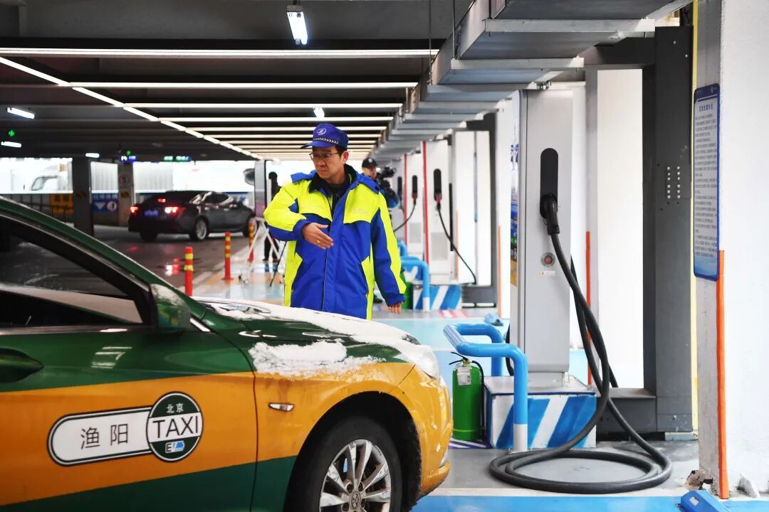 北京已建超1000座超级充电站，未来新能源车平均一次充电时间可降至8分钟内