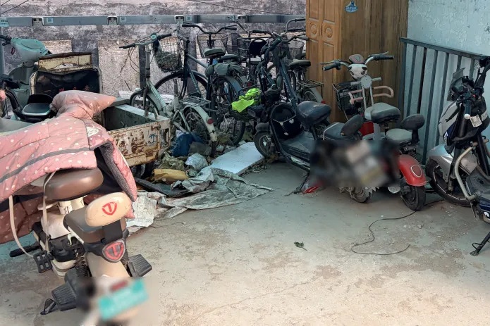 3人开着奔驰，在济南一小区疯狂盗窃86块电瓶被拘留，警方通报详情