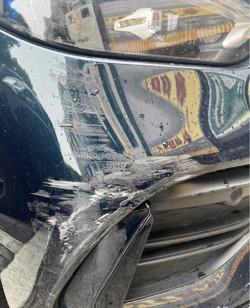 “你的爱车好像被刮了”，路人“多管闲事”写下一张小纸条