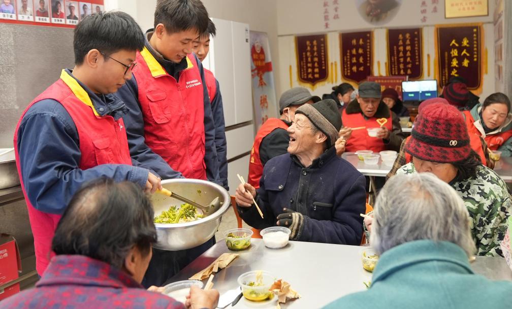 一锅热粥，十年温暖