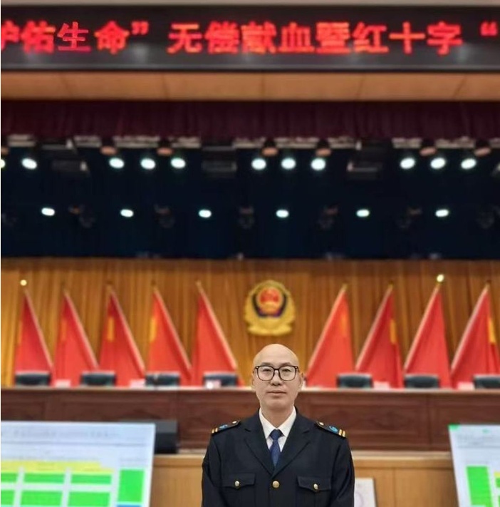 济南一公交车司机坚持献血35年，累计近9万毫升，相当于22个成年人总血量